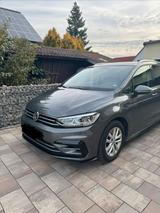 Volkswagen Touran, 1.50, R-Line Automatik - Volkswagen Touran mit Benzin-Antrieb: Geländewagen, Automatik