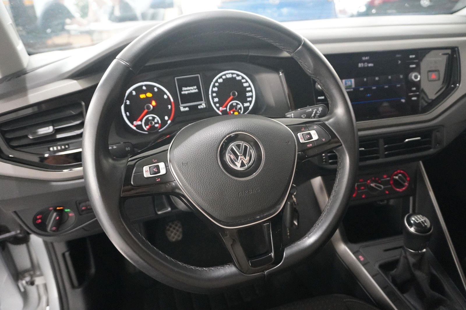 Fahrzeugabbildung Volkswagen Polo VI 1.0 TSI COMFORTLINE LED/KLIMA/SHZ/USB