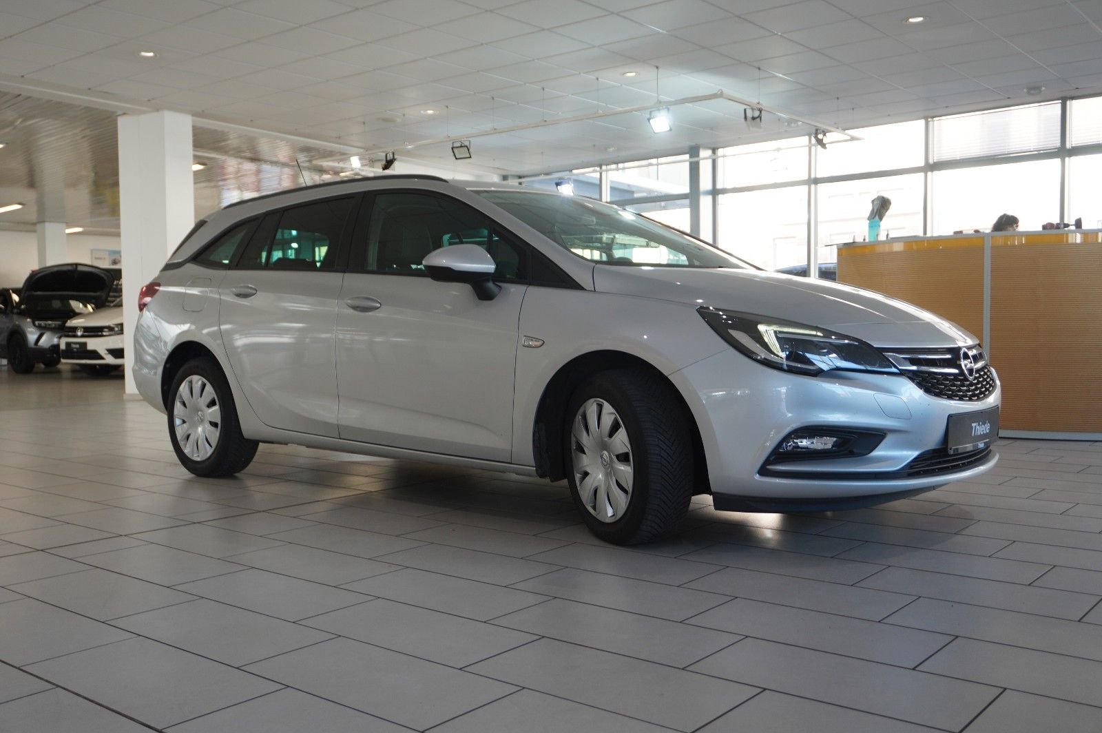 Fahrzeugabbildung Opel Astra K ST 1.0 BUSINESS NAVI/LED/SHZ/TEMP./SPORT