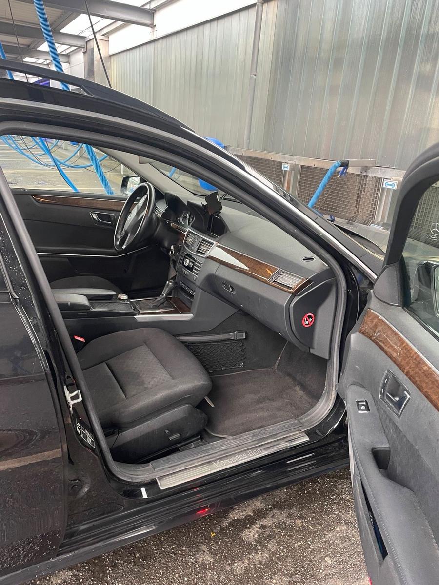 Mercedes-Benz E200 2009 — photo 5