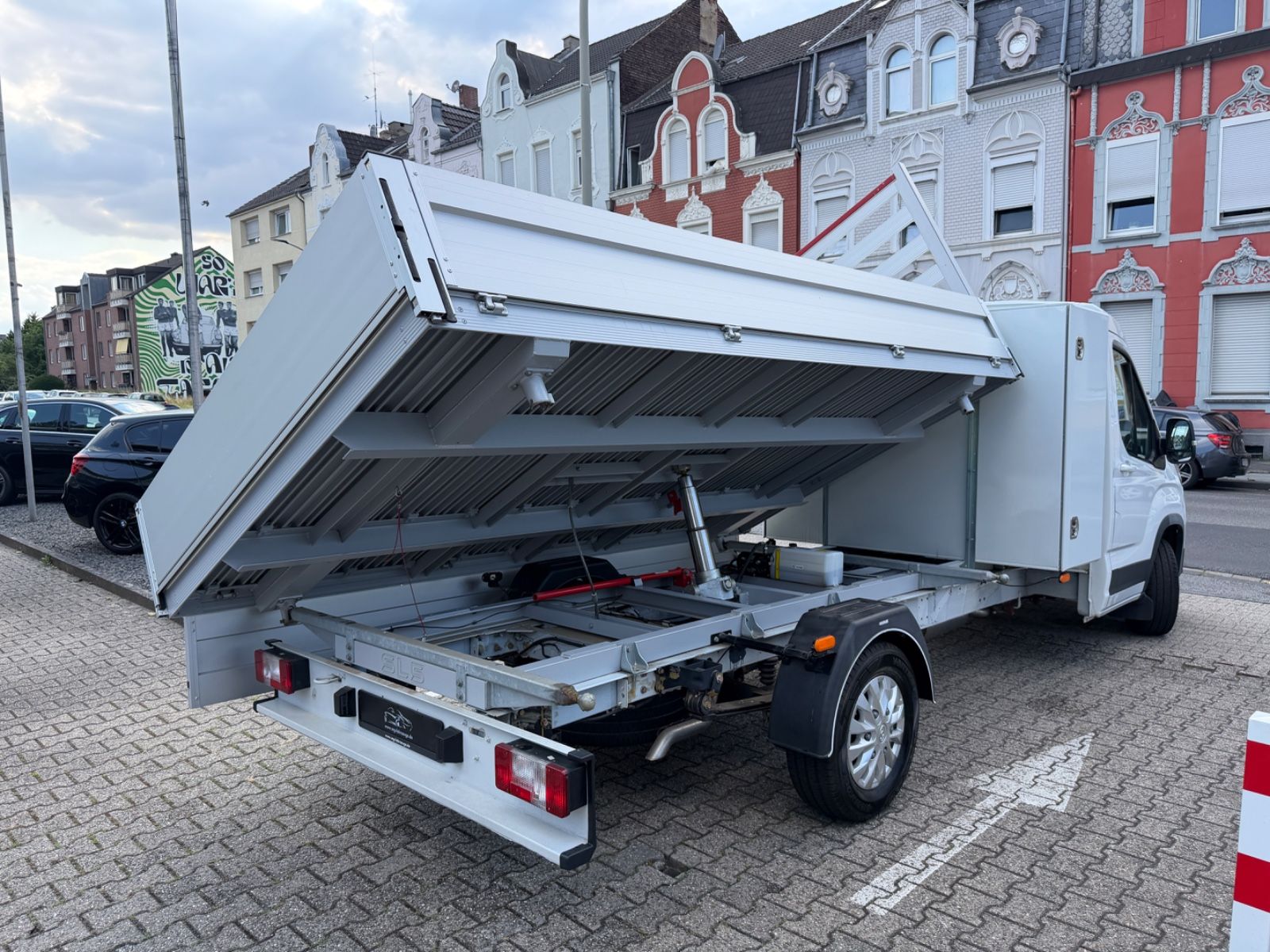 Fahrzeugabbildung Maxus DELIVER9 DREISEITENKIPPER L4 LUXURY LED NEUWAGEN