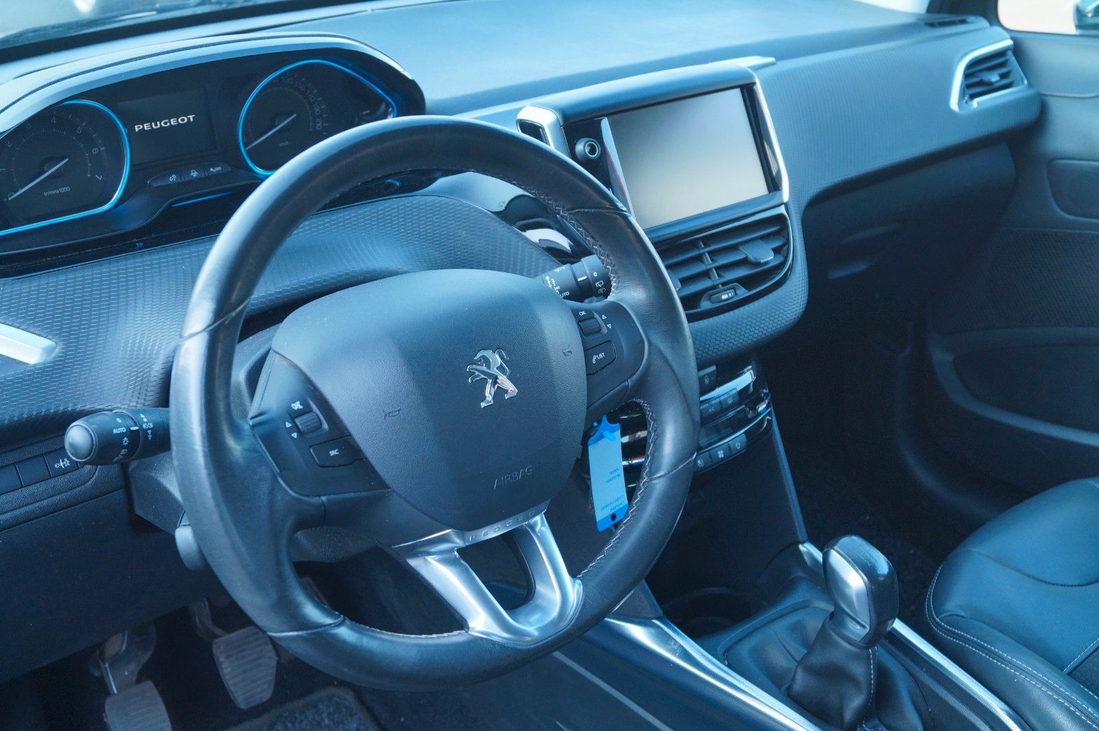 Fahrzeugabbildung Peugeot 2008 Allure *TÜV, Inspektion neu + Garantie