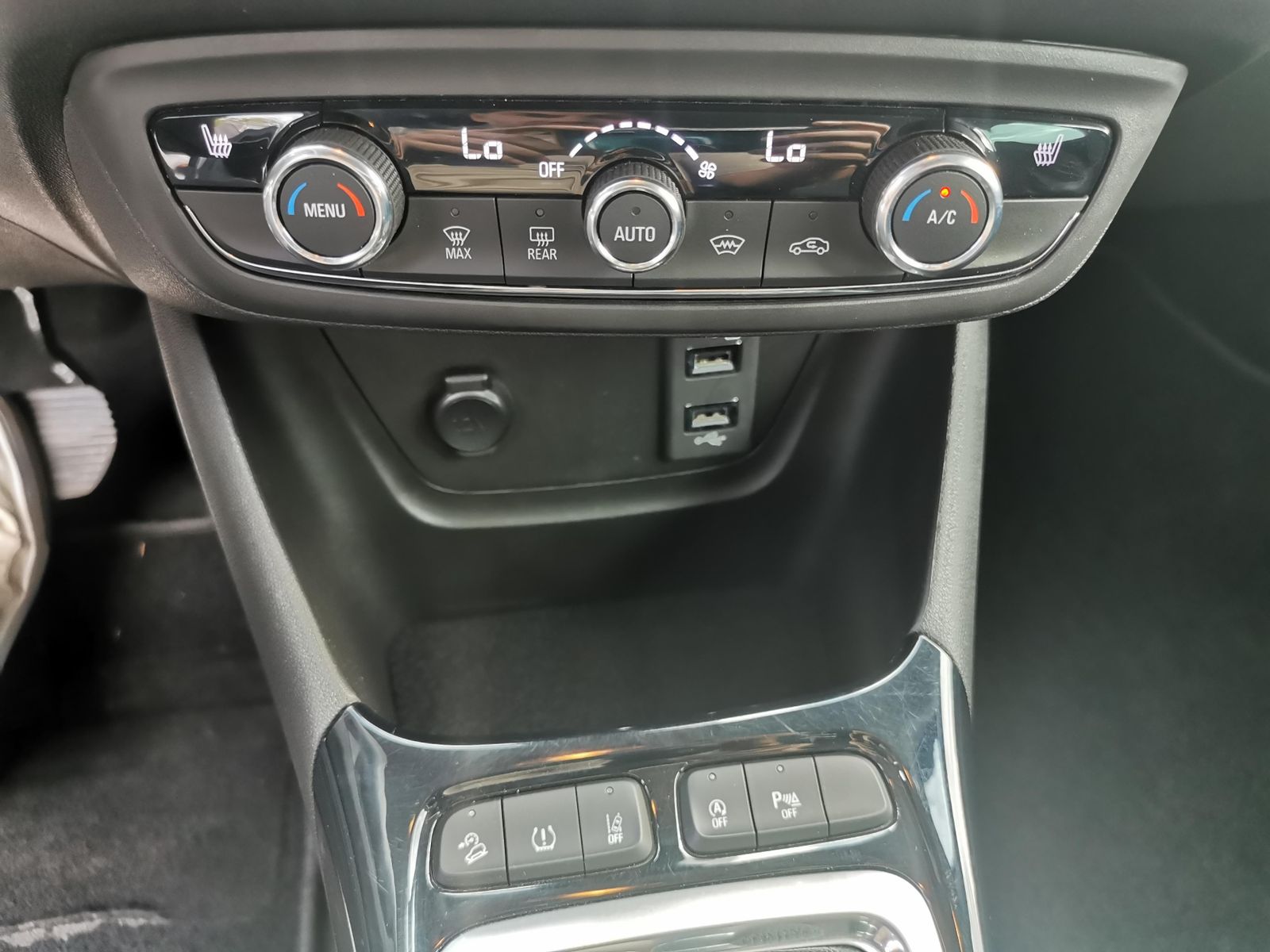 Fahrzeugabbildung Opel Crossland Ultimate*SHZ*PDC+Cam*Head-Up*Navi*