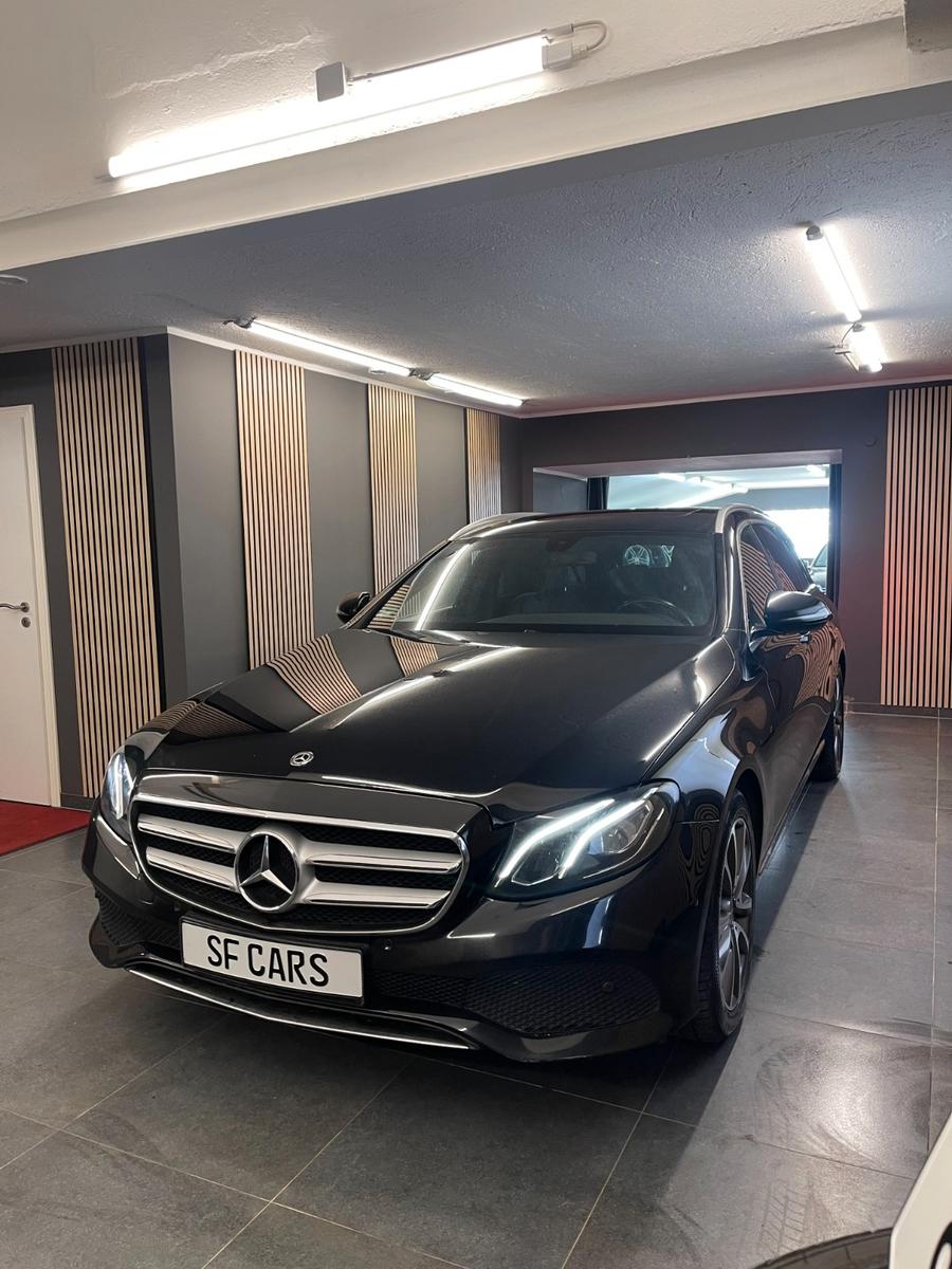 Mercedes-Benz E200 4Matic *Leder*Schiebedach*Temp*LED