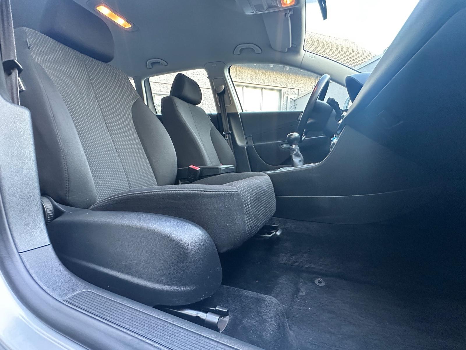 Volkswagen Passat 2010 — photo 18