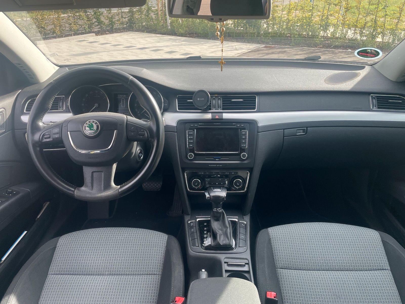 Skoda Superb 2012 — photo 9