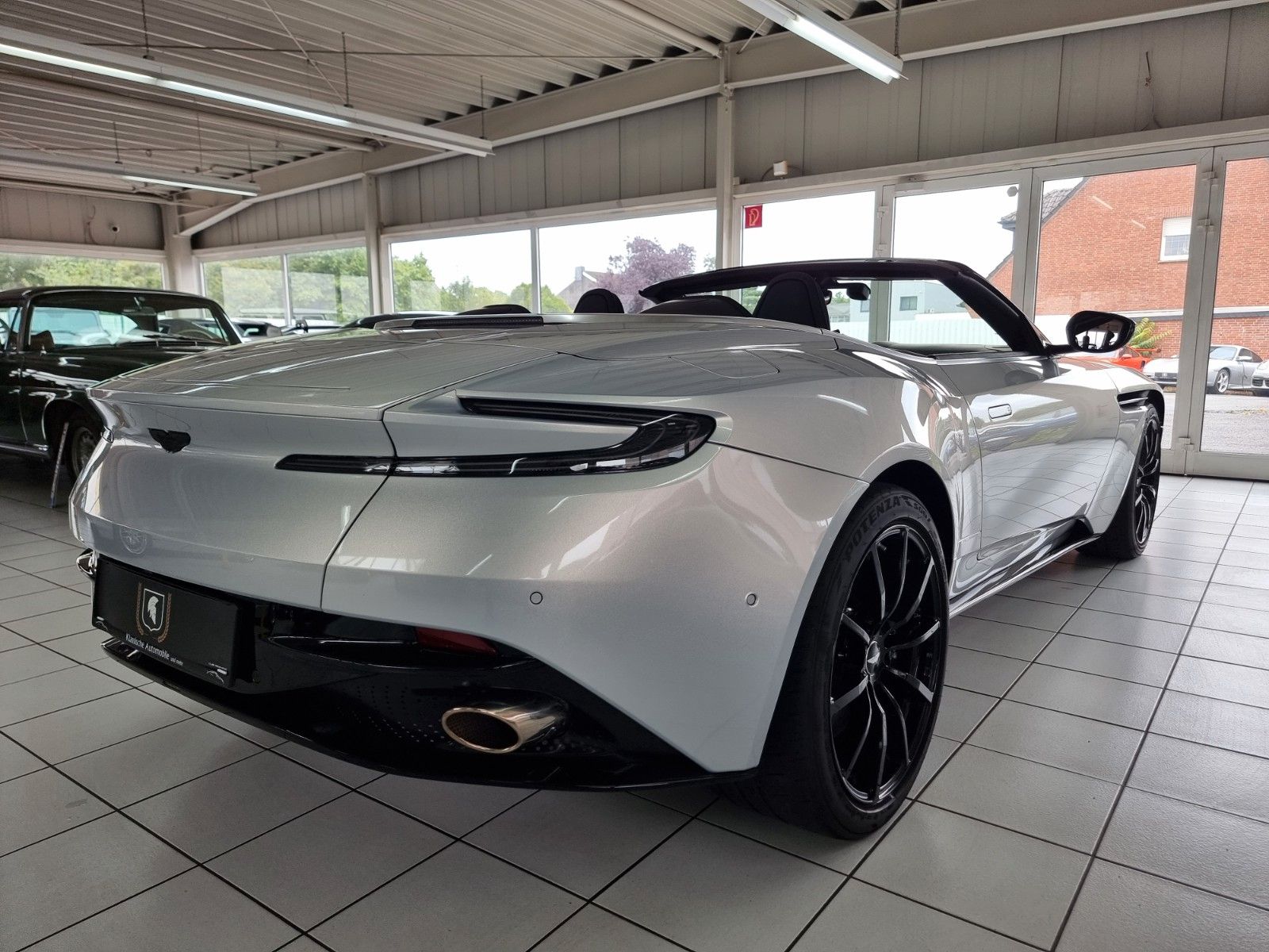 Fahrzeugabbildung Aston Martin DB11 4.0 V8 Last Facelift/Lightning/Like new!