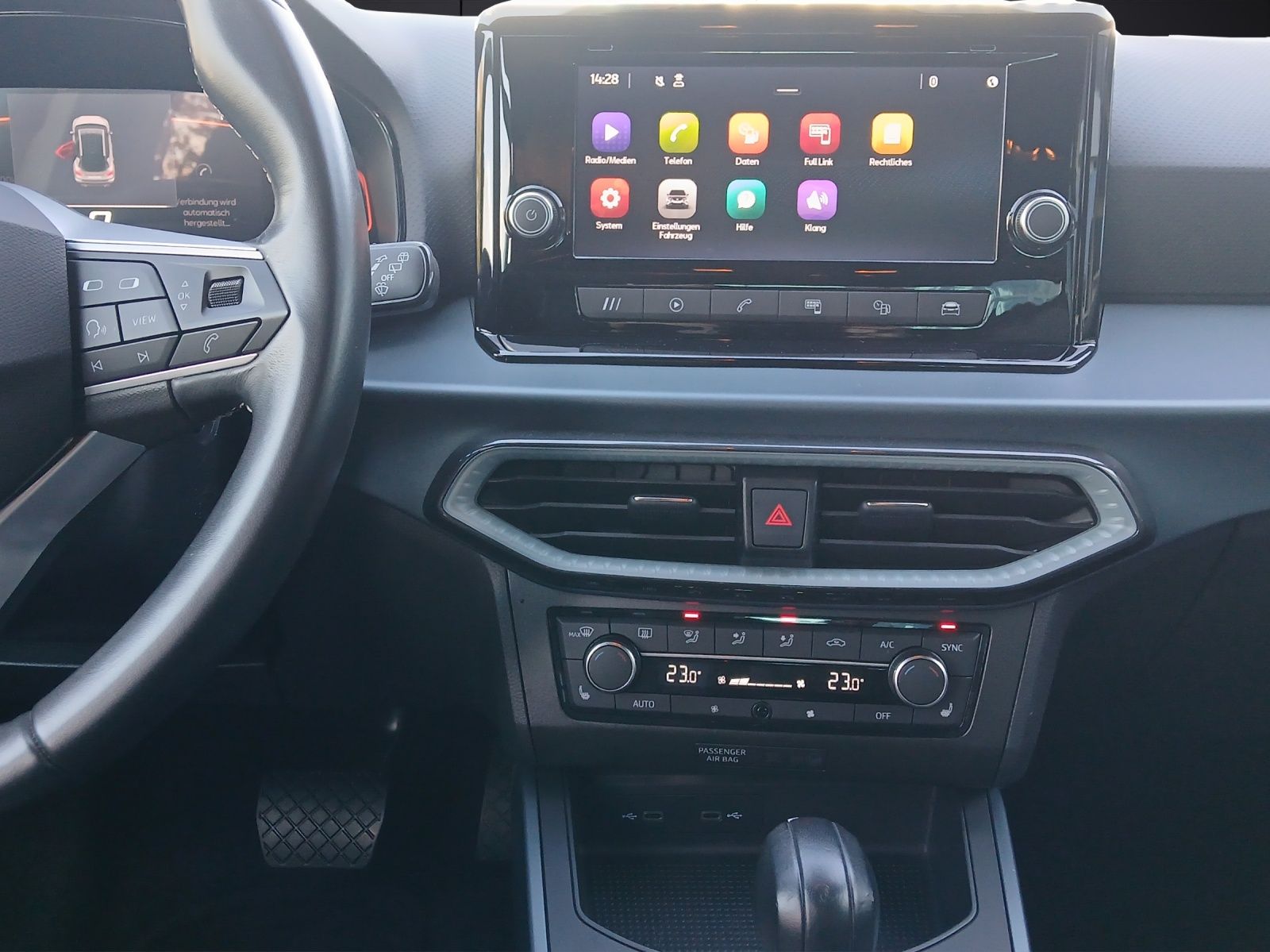 Fahrzeugabbildung SEAT Arona TSI Xperience DSG LED AHK ACC RFK SH 18"