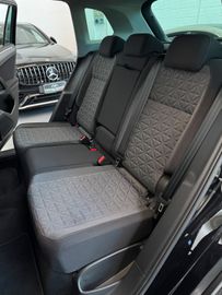 Volkswagen Tiguan - 11