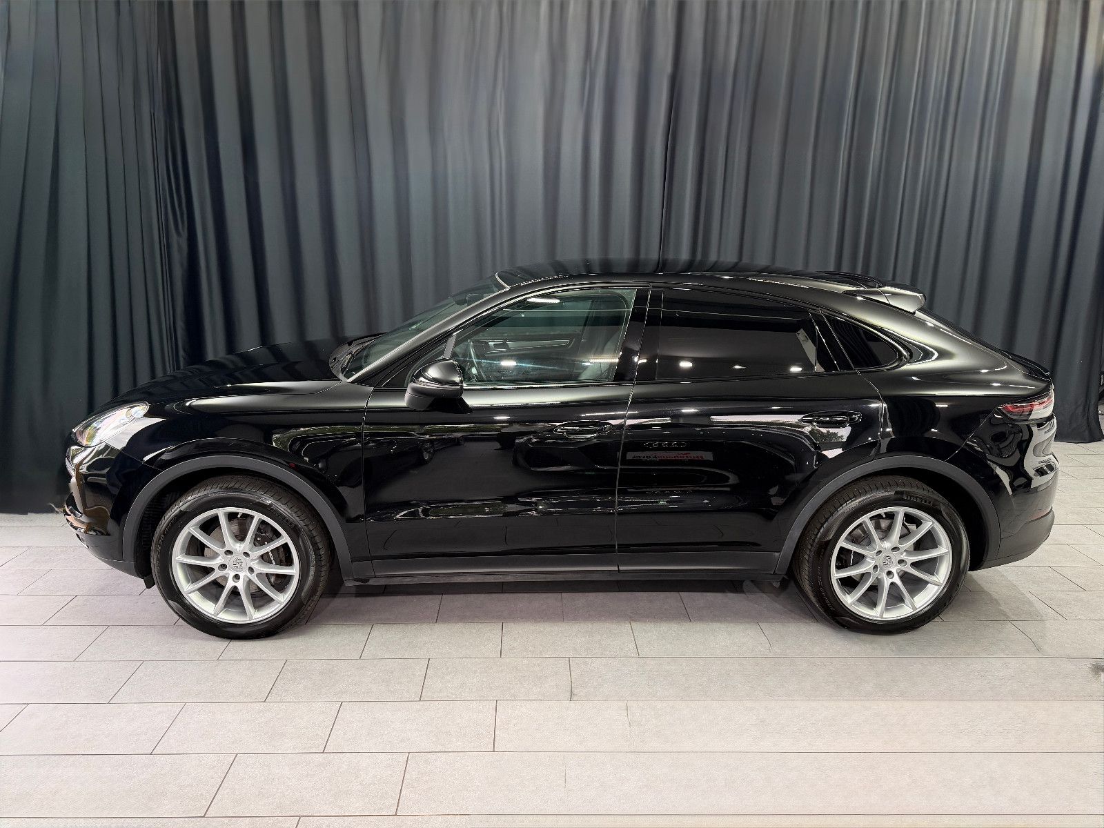 Fahrzeugabbildung Porsche Cayenne Coupe Basis |LED|LUFT|STDHZ
