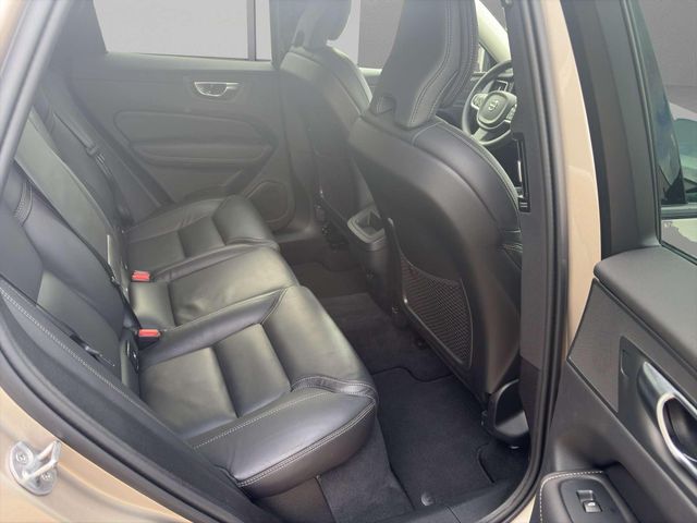 Volvo XC60 B5 AWD Plus Dark