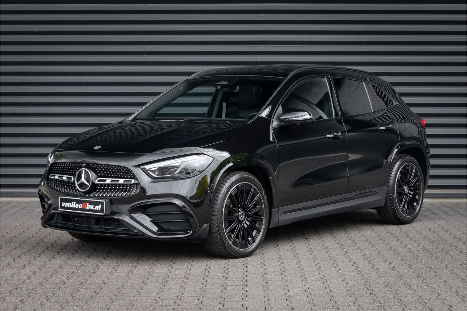 Mercedes-Benz GLA 200 d AMG Line 20 inch - Pano - Camera