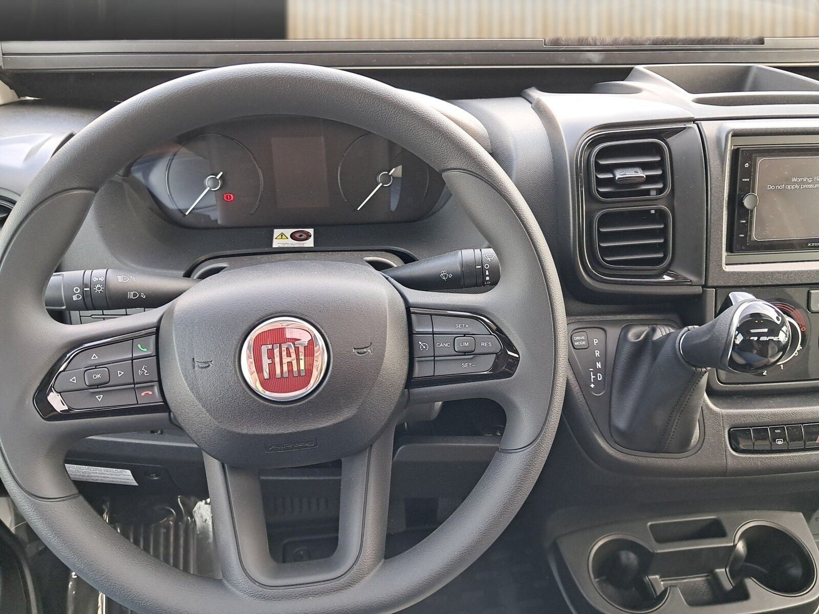 Fahrzeugabbildung Eura Mobil Profila RS PRS 695 EB Automatik + Mondial Paket