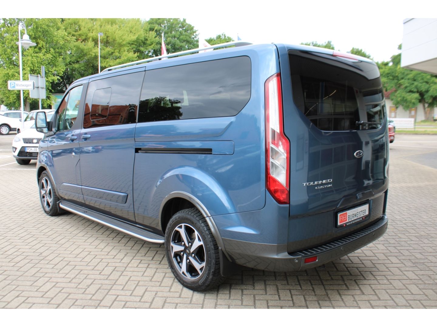 FORD Tourneo Custom 320 Titanium X 2.0 TDCi L2 Active - Image 3