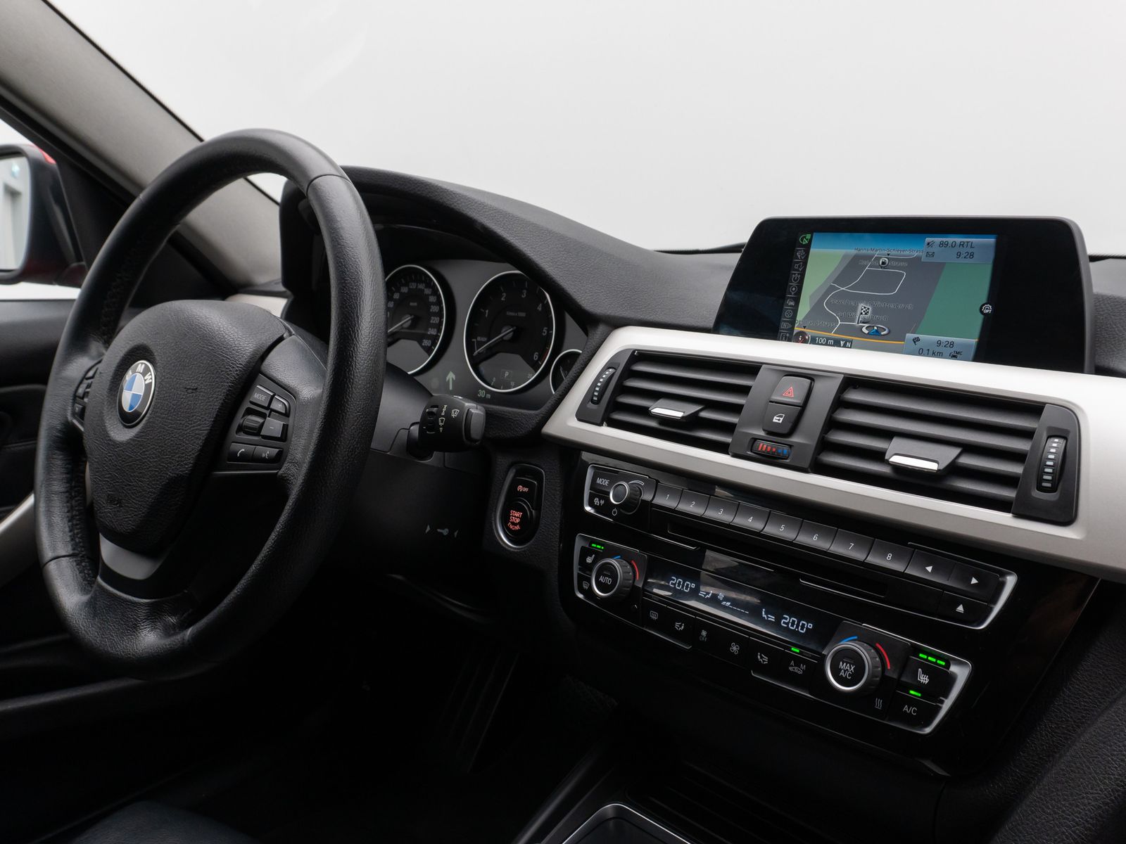Fahrzeugabbildung BMW 320d xD Navi Lordos PDC LED Komfort AHK Sport