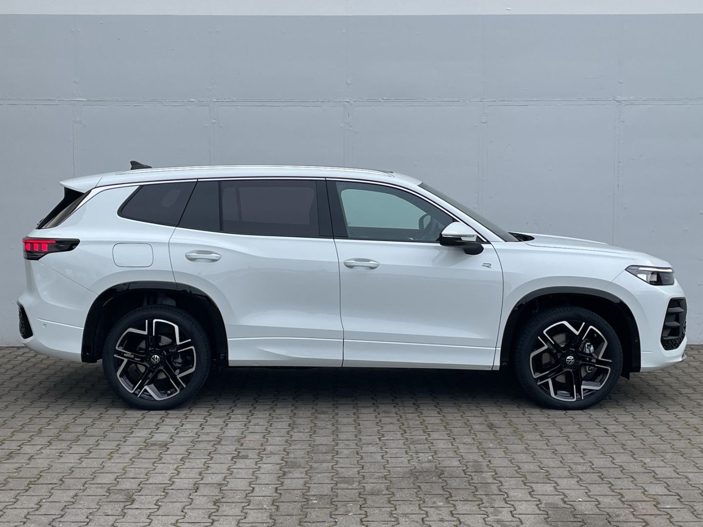 Tayron 2.0 TDI 4Motion R-Line Standhzg/AHK/Pano