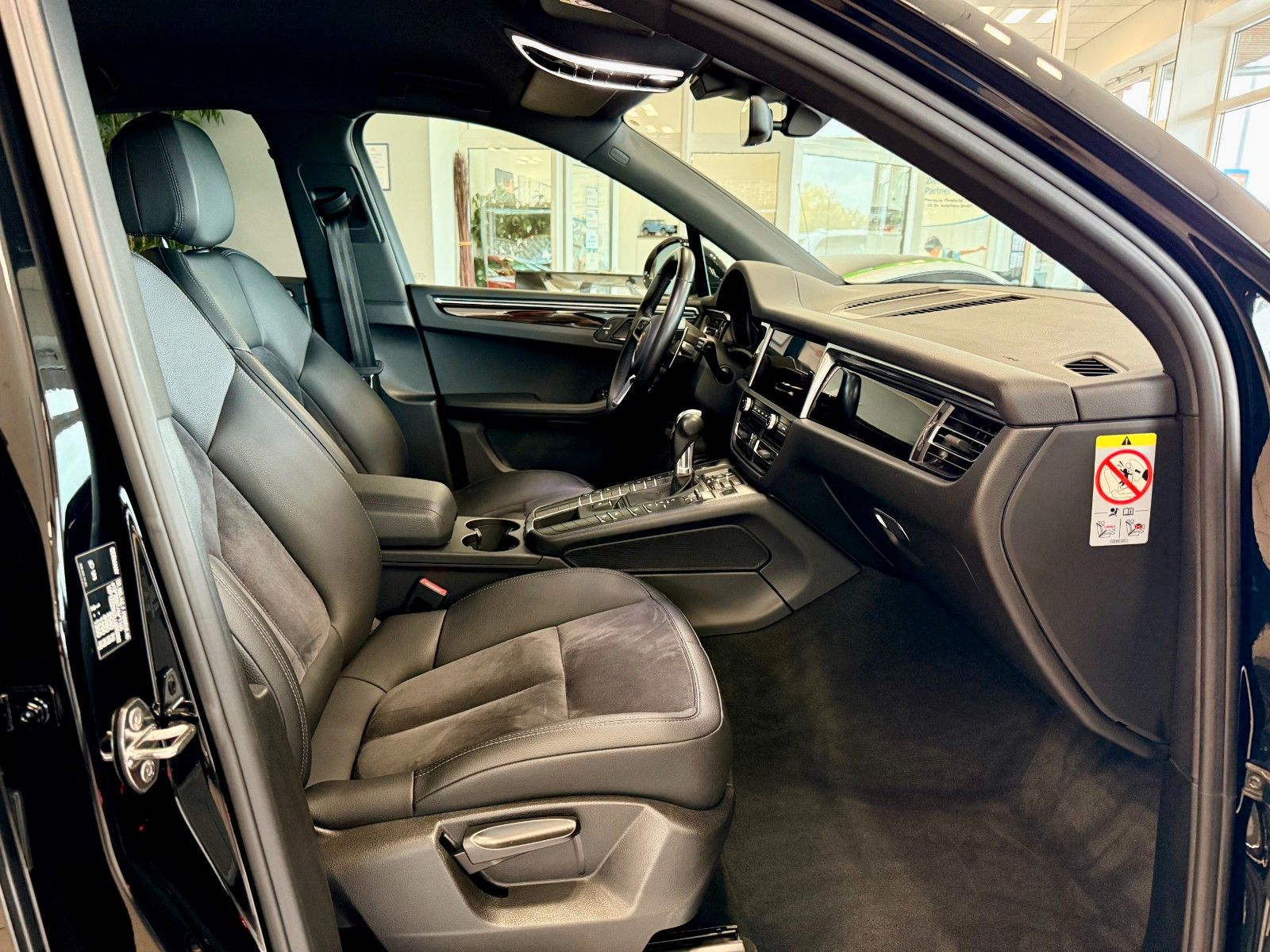 Fahrzeugabbildung Porsche Macan S PDK AHK/21"Zoll/DAB/LED