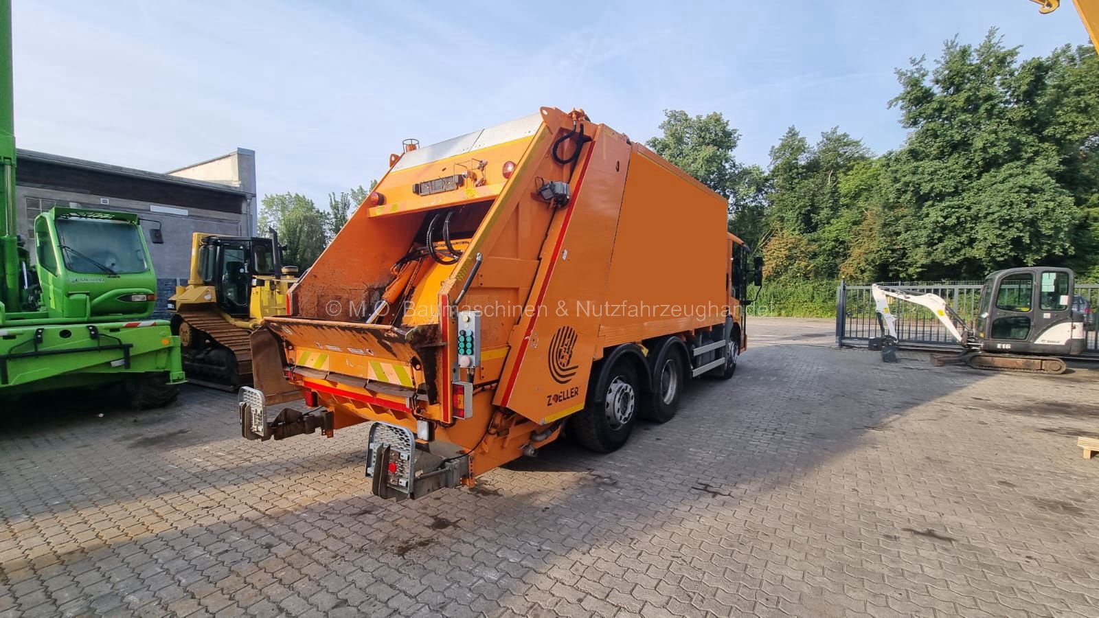 Fahrzeugabbildung Mercedes-Benz 2633 Econic EEV / AC / ZSA / Retarder / 6x2