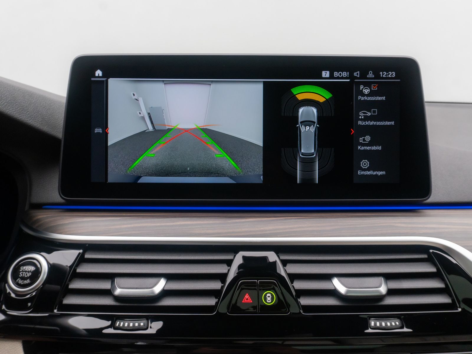 Fahrzeugabbildung BMW 530d M Sport Laser 4xKlima Panorama DAB HUD 19"