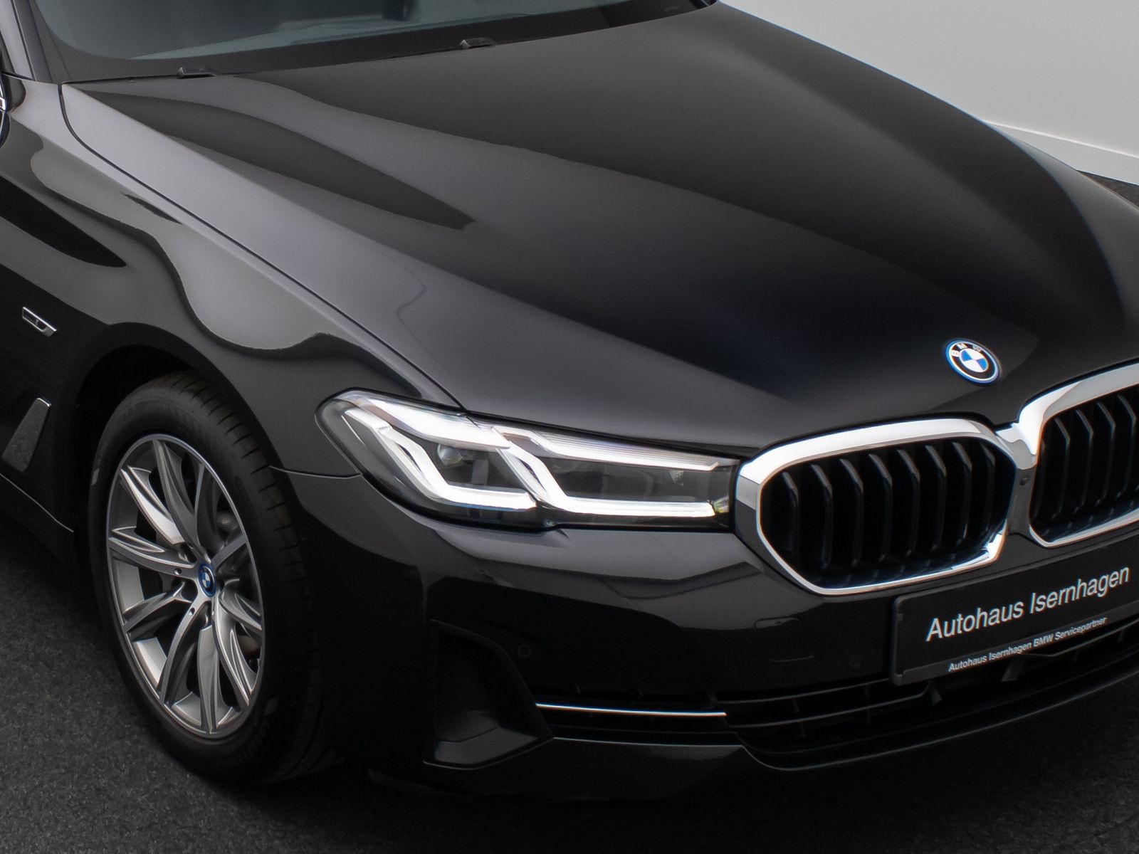 Fahrzeugabbildung BMW 530e xD Panorama 360&deg;DAB HiFi 4xKlima AHK Alarm