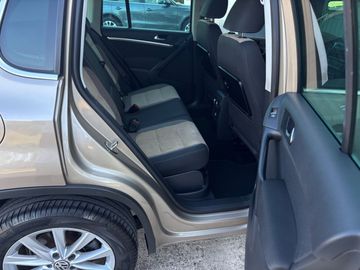 Volkswagen Tiguan - 12