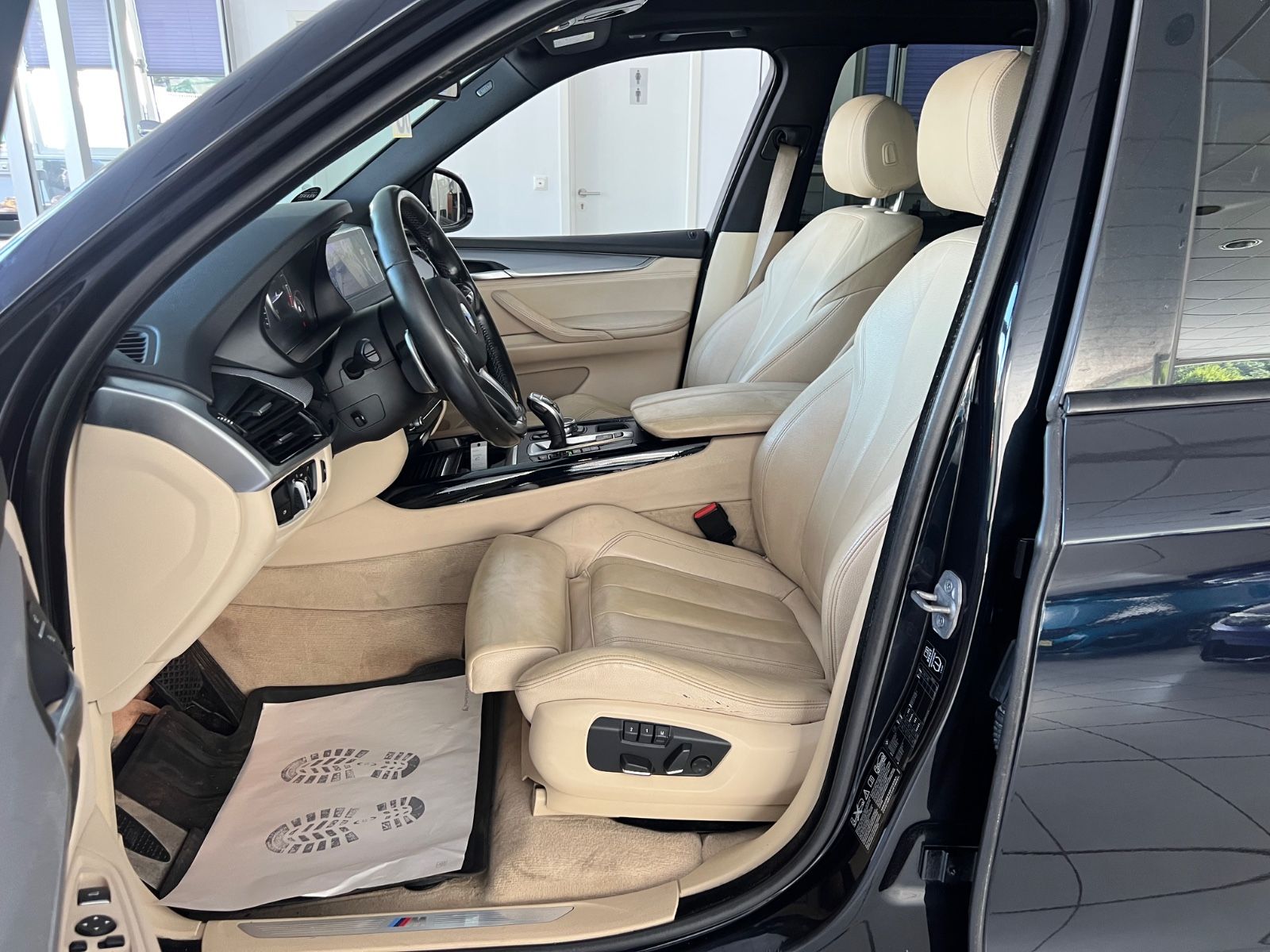 Fahrzeugabbildung BMW X5 xDrive 30 d M Sport Paket *PANO*SOFT-CLOSE*