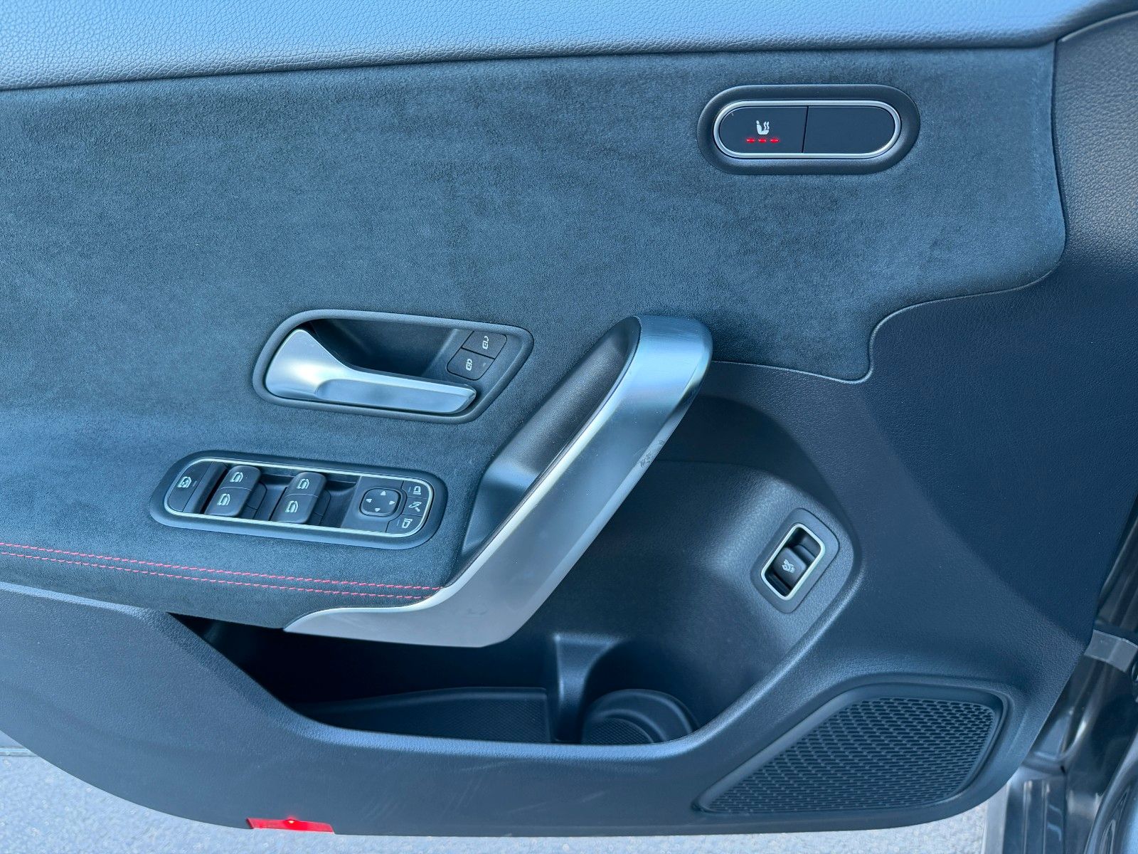 Fahrzeugabbildung Mercedes-Benz A 220 d 4 MATIC AMG Night+LED+DAB+Carplay+19"