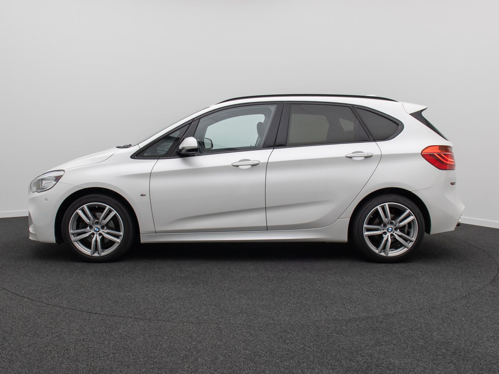 Fahrzeugabbildung BMW 220d Active Tourer M Sport HUD Alarm ParkAs HiFi