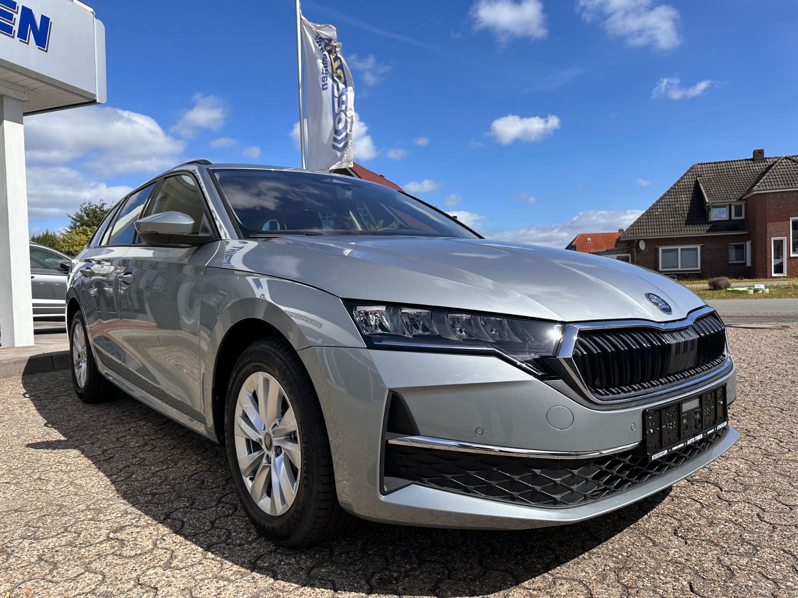 Fahrzeugabbildung SKODA Octavia Combi 1.5 TSI Selection DSG LED/ACC/APP