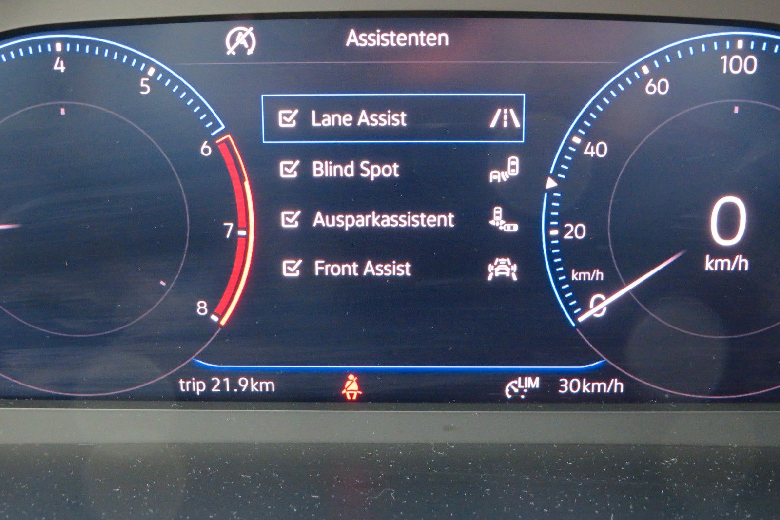 Fahrzeugabbildung Volkswagen T-Cross Life NAVI PDC SITZH DIGITAL-COCKPIT PRO