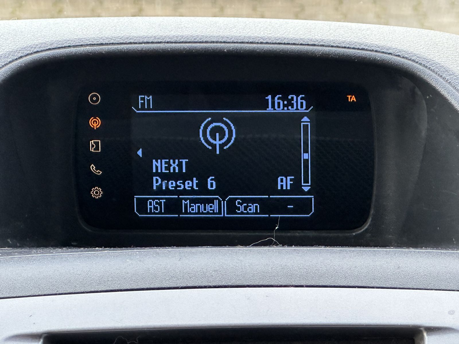 Fahrzeugabbildung Ford Tourneo Custom 300 L1 SHZ+PP+AHK+SH+BLUETOOTH+TE