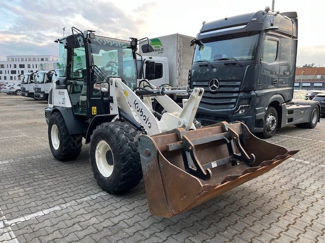 Kubota Radlader R 070 mit Schaufel + Palettengabel