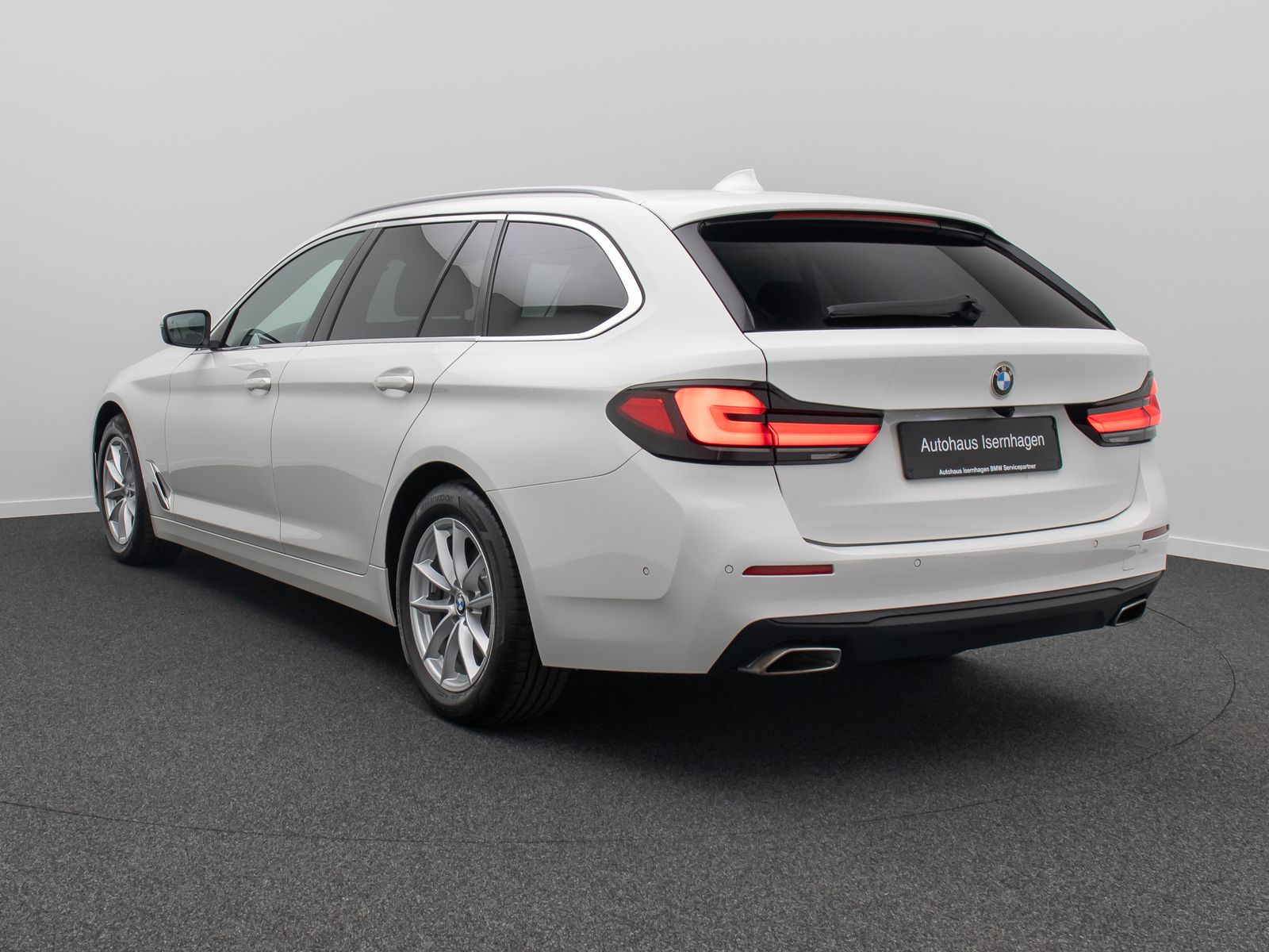 Fahrzeugabbildung BMW 520d xD Alarm DAB Kamera HiFi Belüftung Komfort