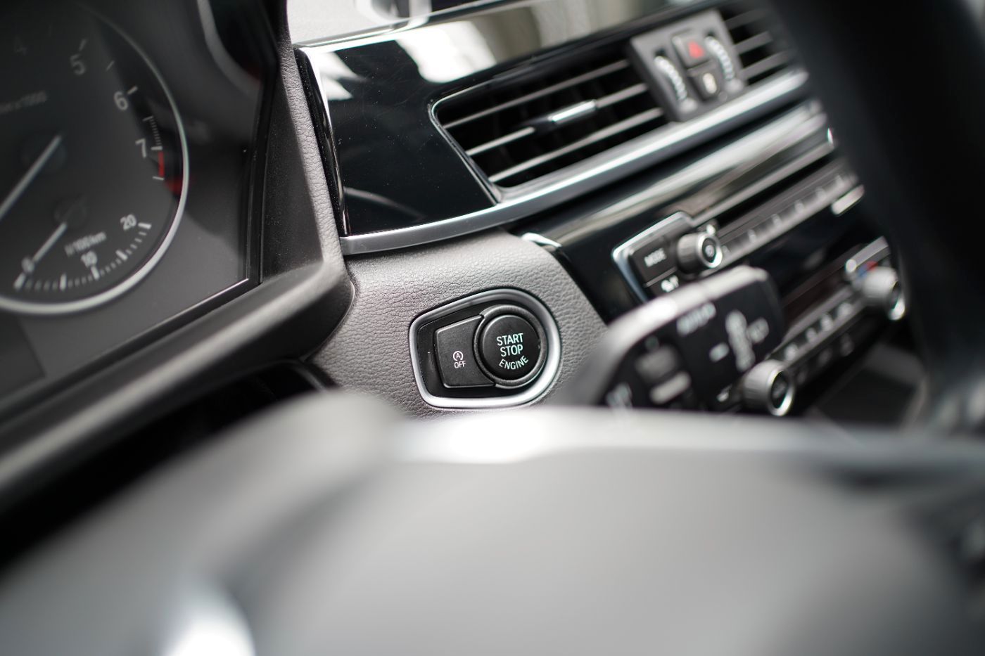 Fahrzeugabbildung BMW X1 18i Advantage +Sportsitze+LED+Parkassistent+