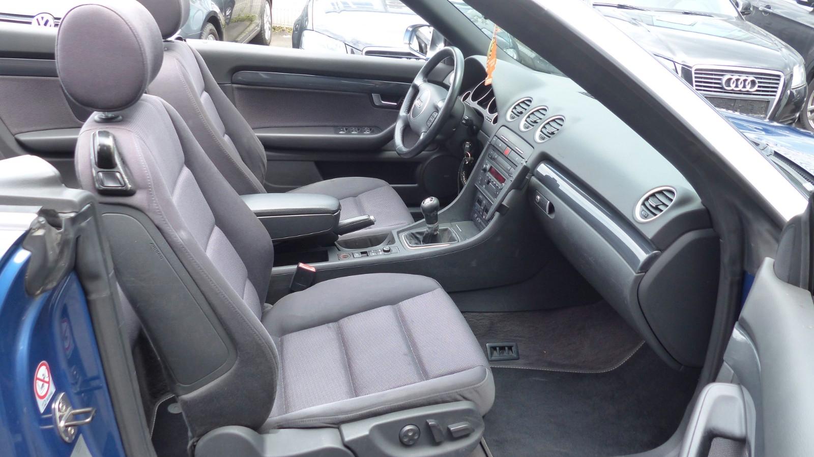 Audi A4 2.4 V6  Cabriolet.SCHALTER.ALU .SHZ. AHK CD.