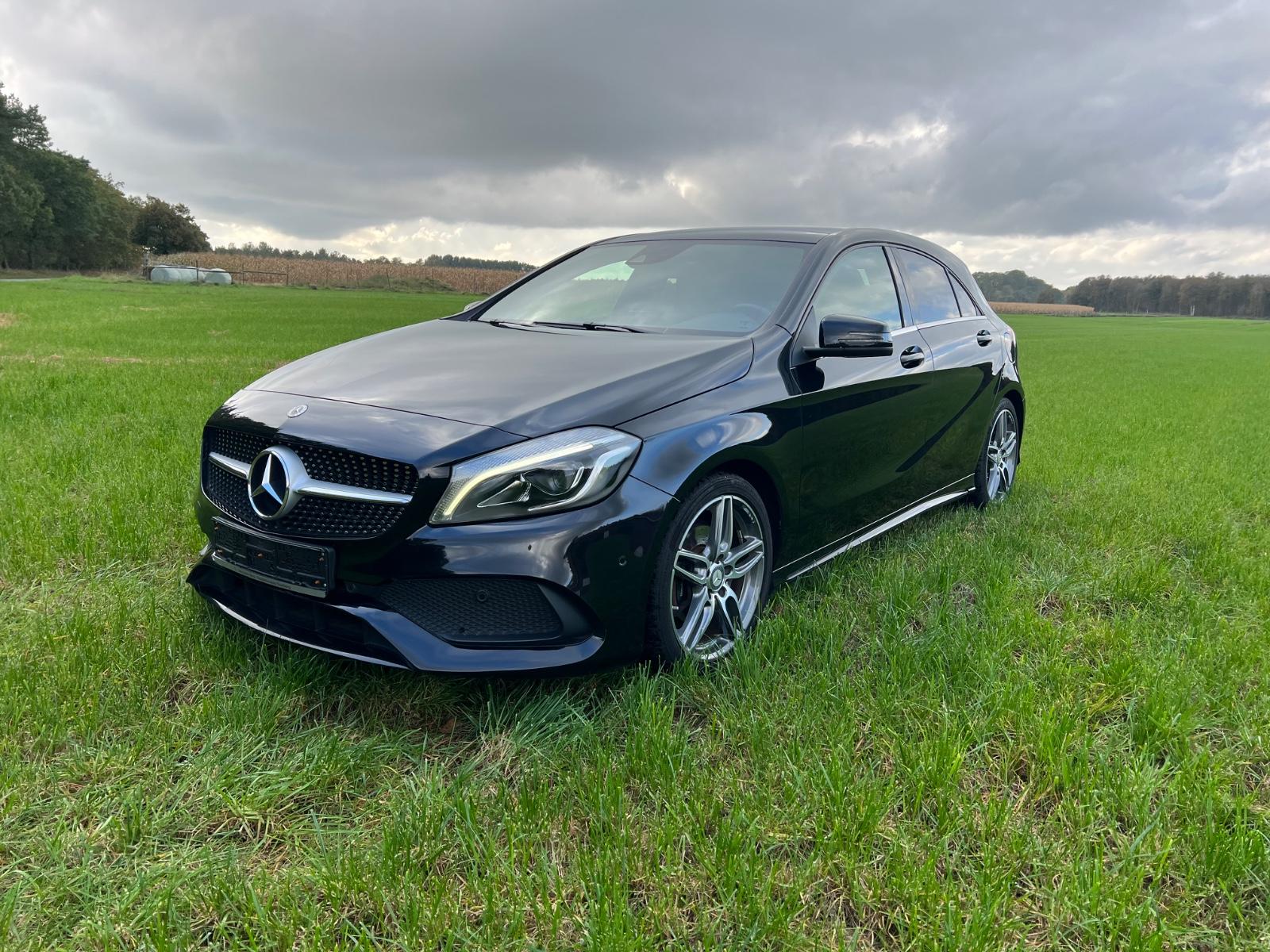 Mercedes-Benz A 200  BlueEfficiency AMG-Line, Leder, Pano