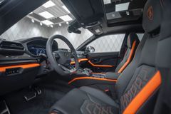 Urus 4.0 V8 SE GREY/BLACK ORANGE PANO B&amp;O