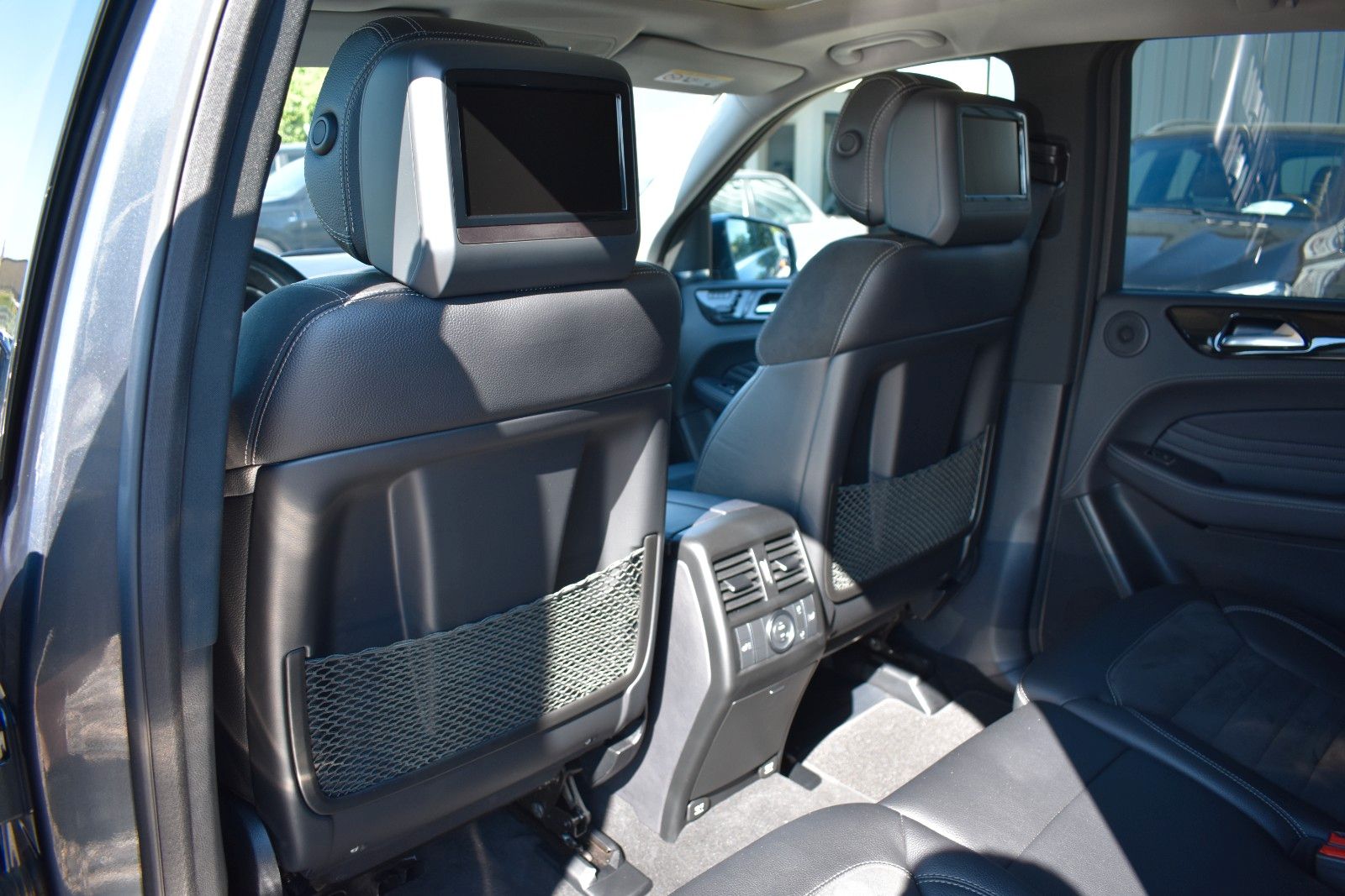 Fahrzeugabbildung Mercedes-Benz ML 350 CDI Display Fond H&K AHK Pano Softclose