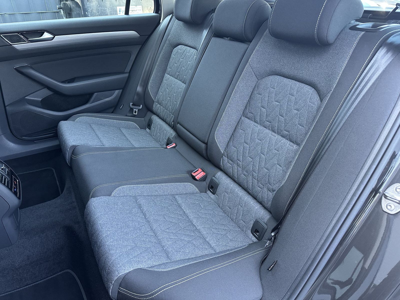 Fahrzeugabbildung Volkswagen Passat Variant 2.0 TDI Business DSG NAV+LED+PANO