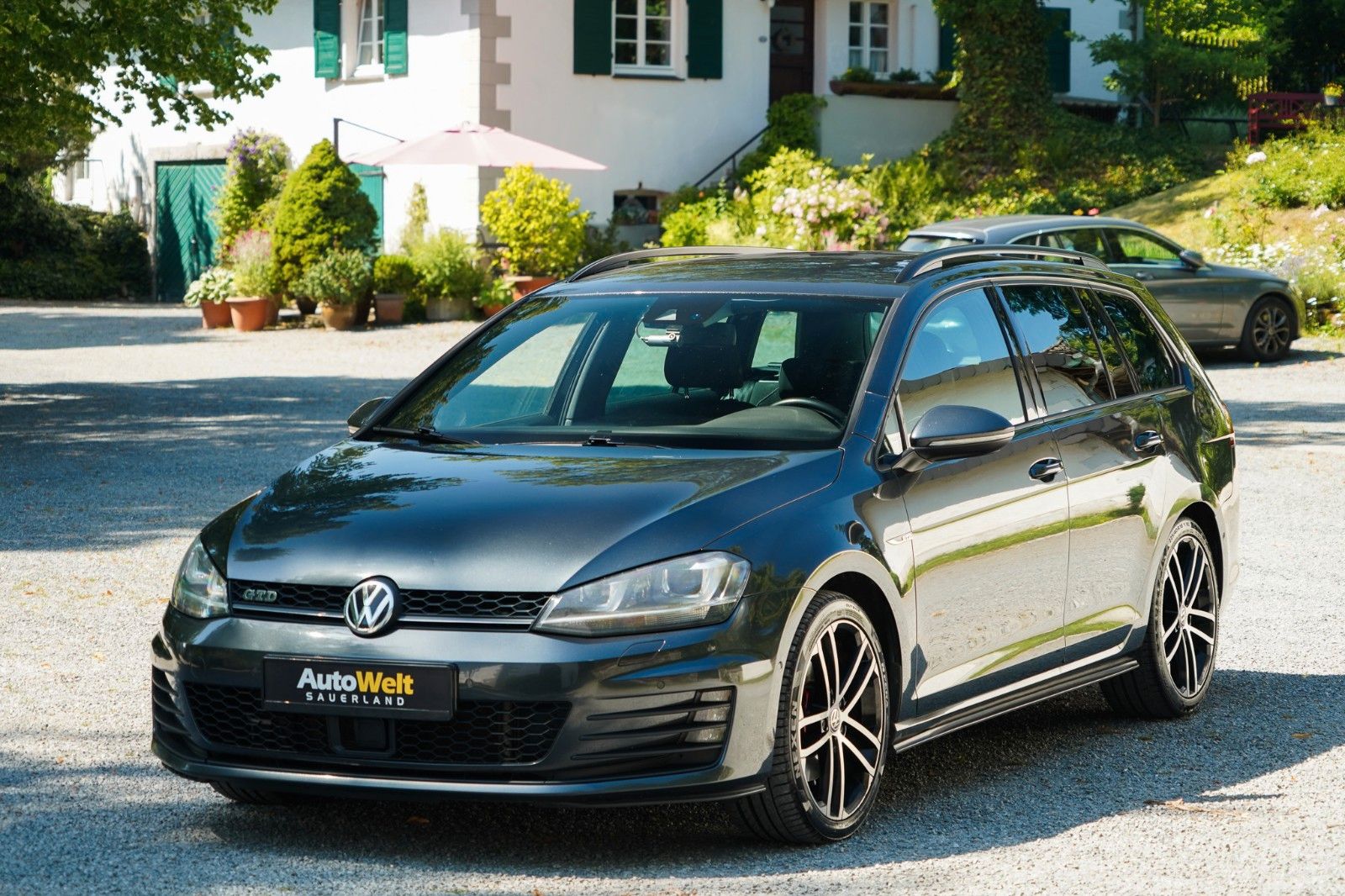 Volkswagen Golf - 1