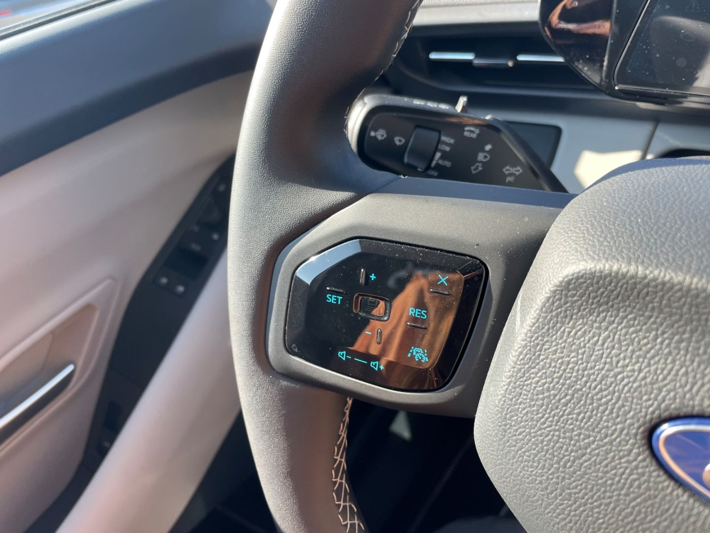Fahrzeugabbildung Ford Explorer RWD HUD Navi Digitales Cockpit Memory S