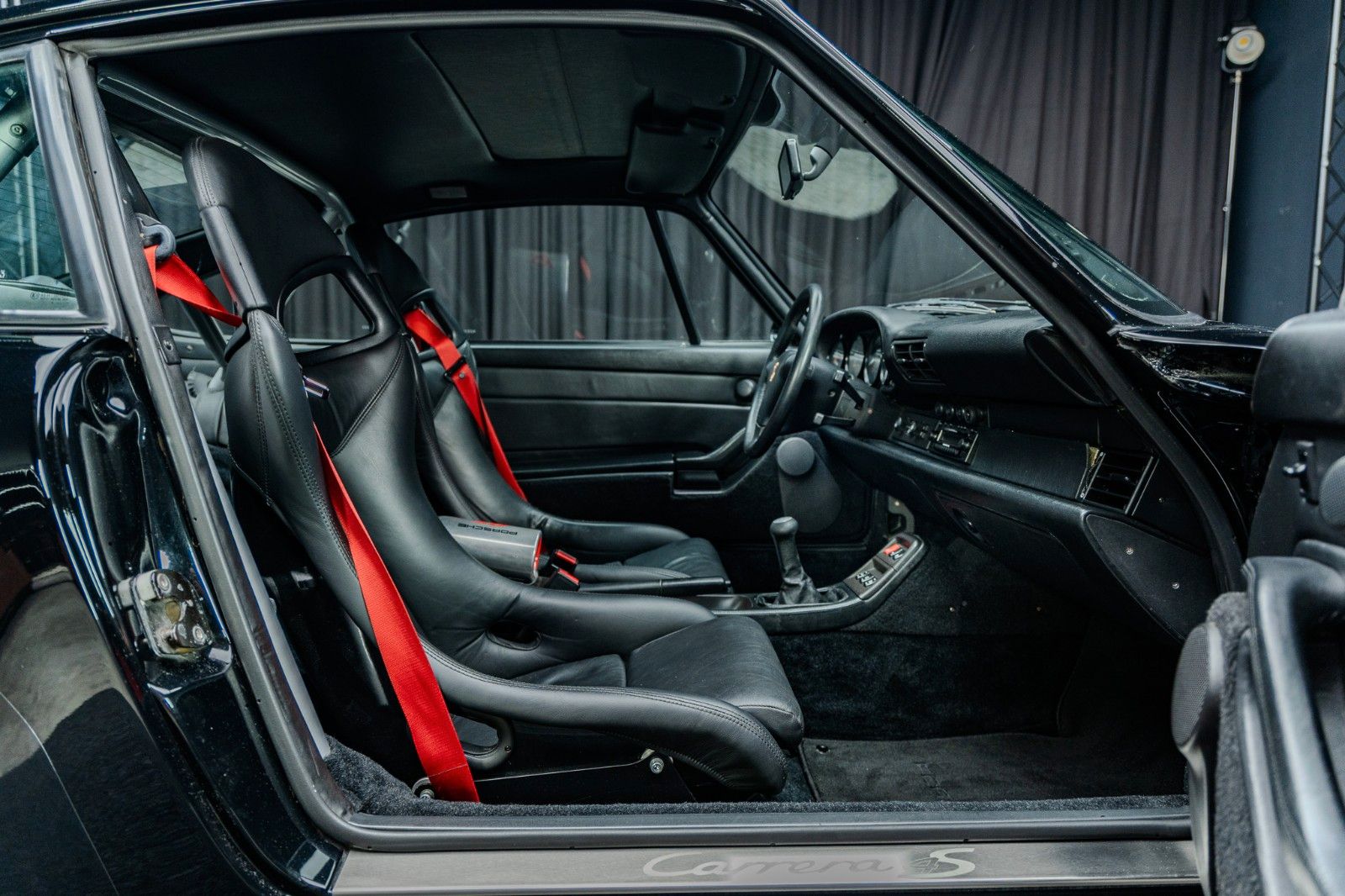 Fahrzeugabbildung Porsche 993 Carrera 4S + Bilstein + RS Sitze + Käfig