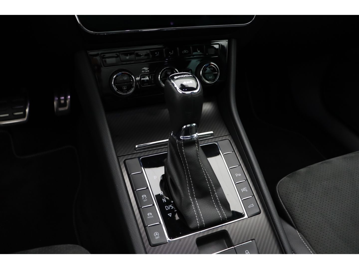 Fahrzeugabbildung SKODA Superb Combi SportLine 4x4 Digi Cockpit 360 Kame