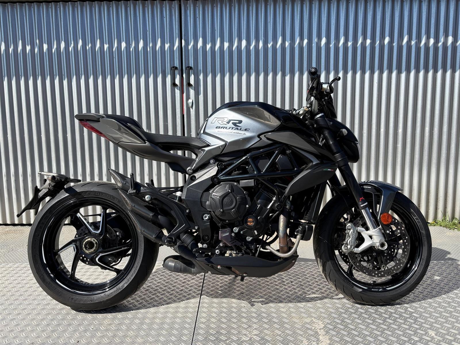 MV Agusta Brutale 800 RR mit schönem Zubehör + Garantie