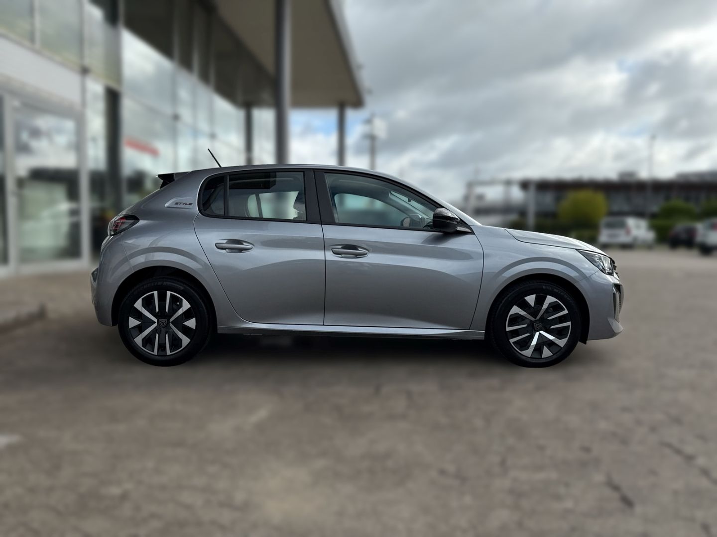 Fahrzeugabbildung Peugeot 208 Style 1.2 PureTech 100 Fahrerprofil DAB SHZ