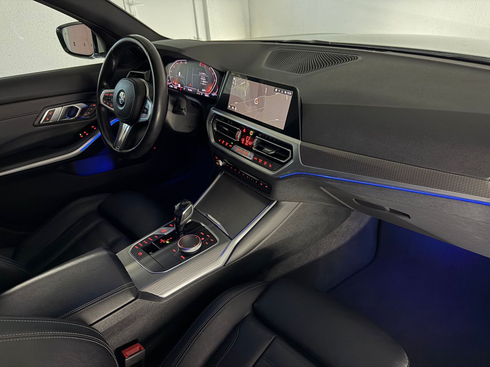Fahrzeugabbildung BMW 320 d M SPORT/LIVE COCKPIT/MEMORY/HuD/AHK/LASER