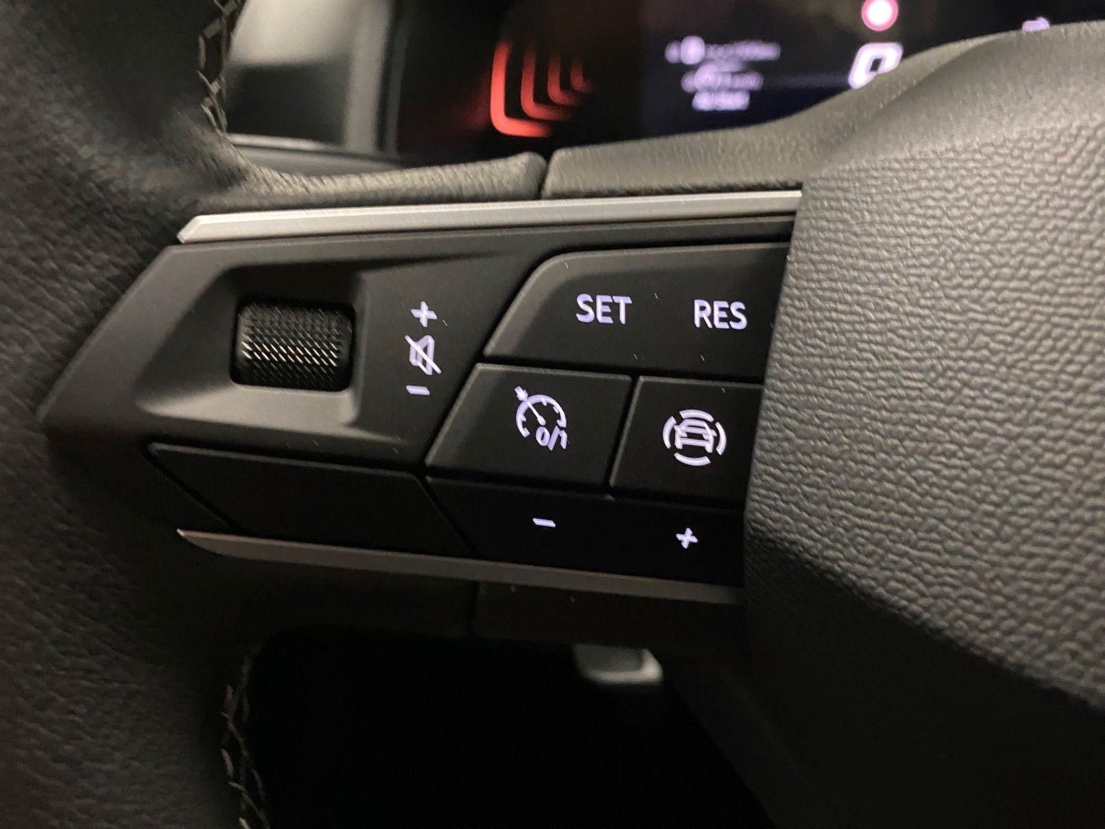 Fahrzeugabbildung SEAT Arona 1.0 TSI STYLE+2030 GARANTIE+Sitzheizung+BC