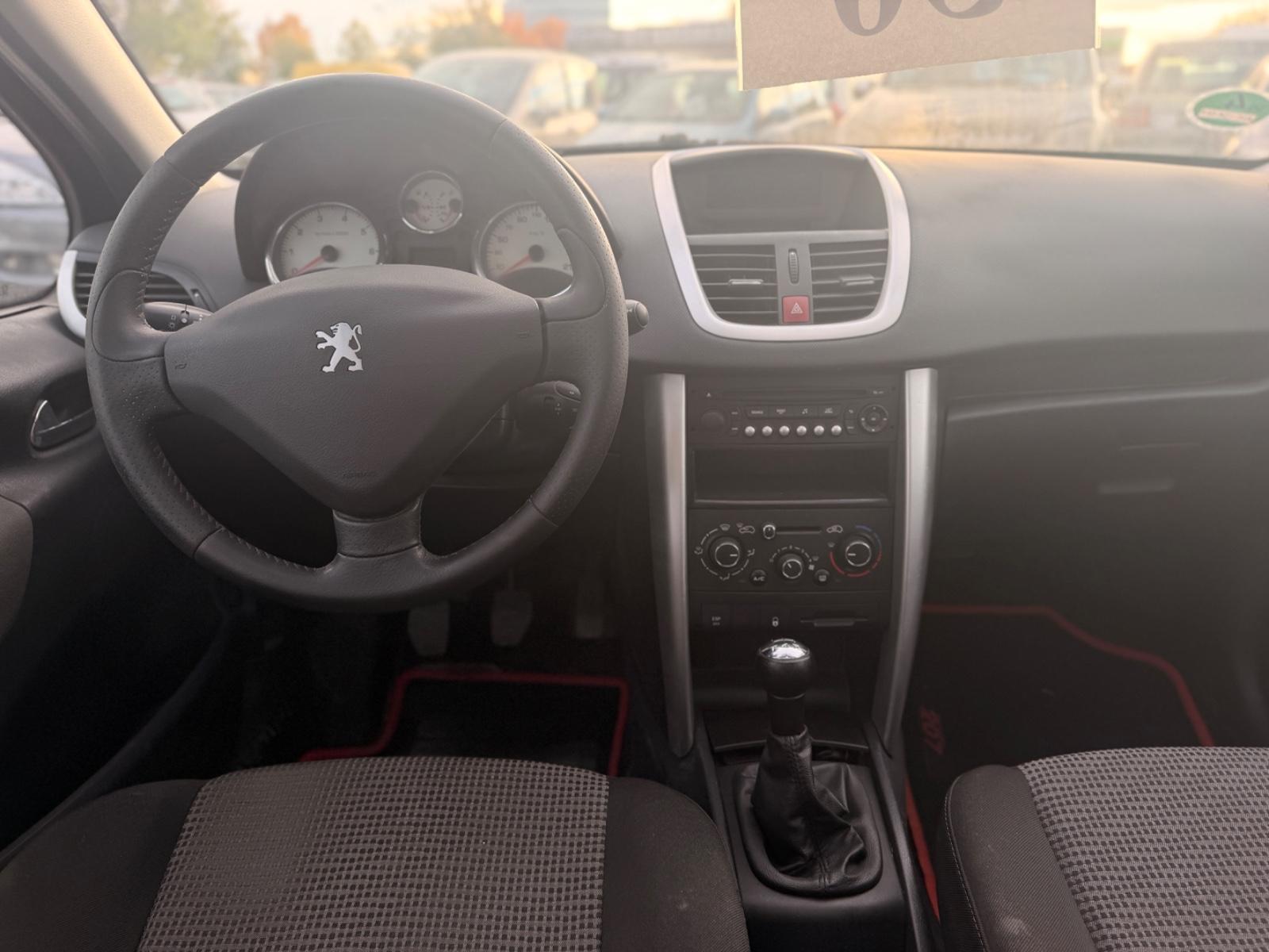 Peugeot 207 2011 — photo 13