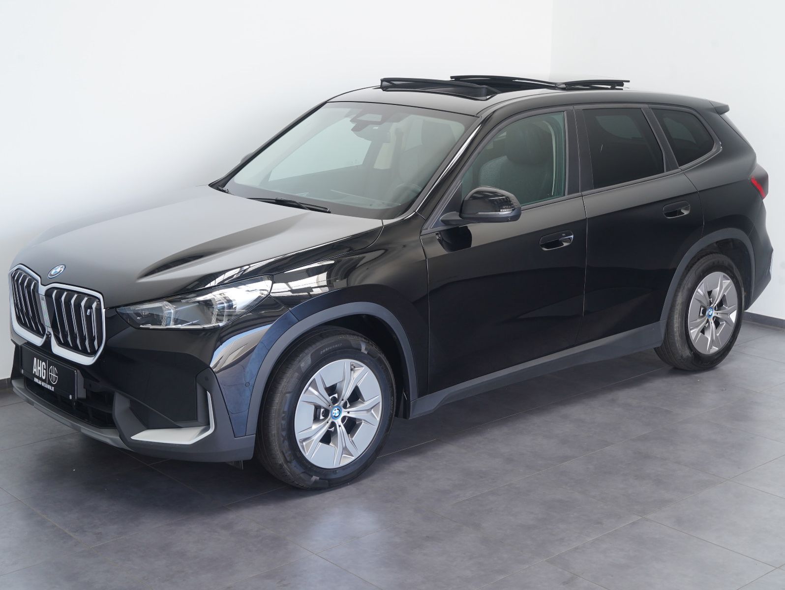 Fahrzeugabbildung BMW iX1 30 xDrive LED/ACC/HEAD-UP/KEYLESS/PANO/360°