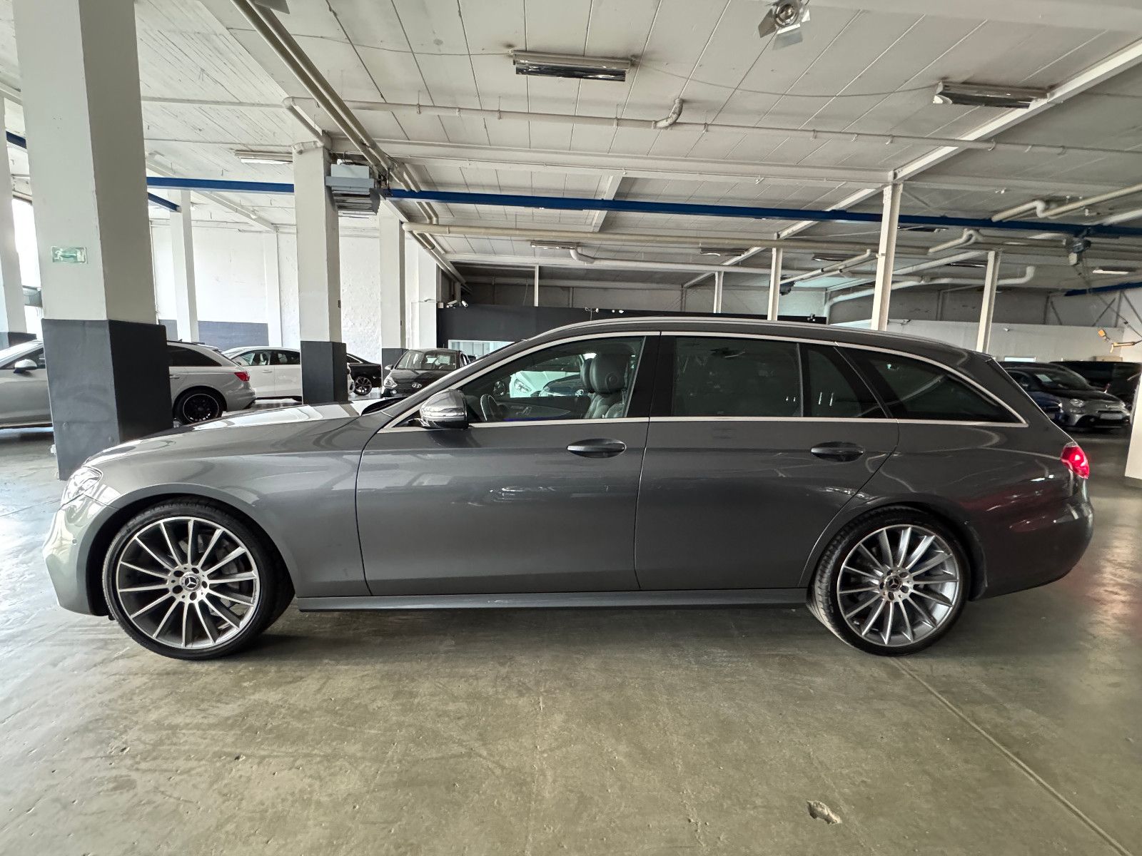 Fahrzeugabbildung Mercedes-Benz E 250 T 9GT 2X AMG LINE DISTRONIC MEMORY 20 ZOLL